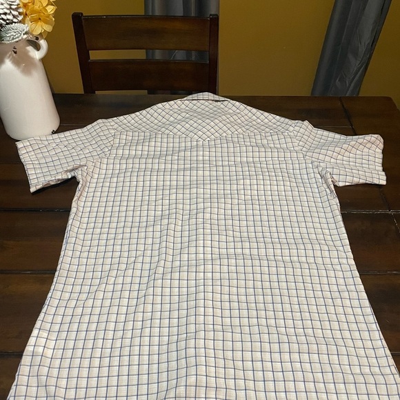 Wrangler Men’s Large Crème, White Blue Striped Short Sleeved Button Down Shirt - Picture 2 of 3